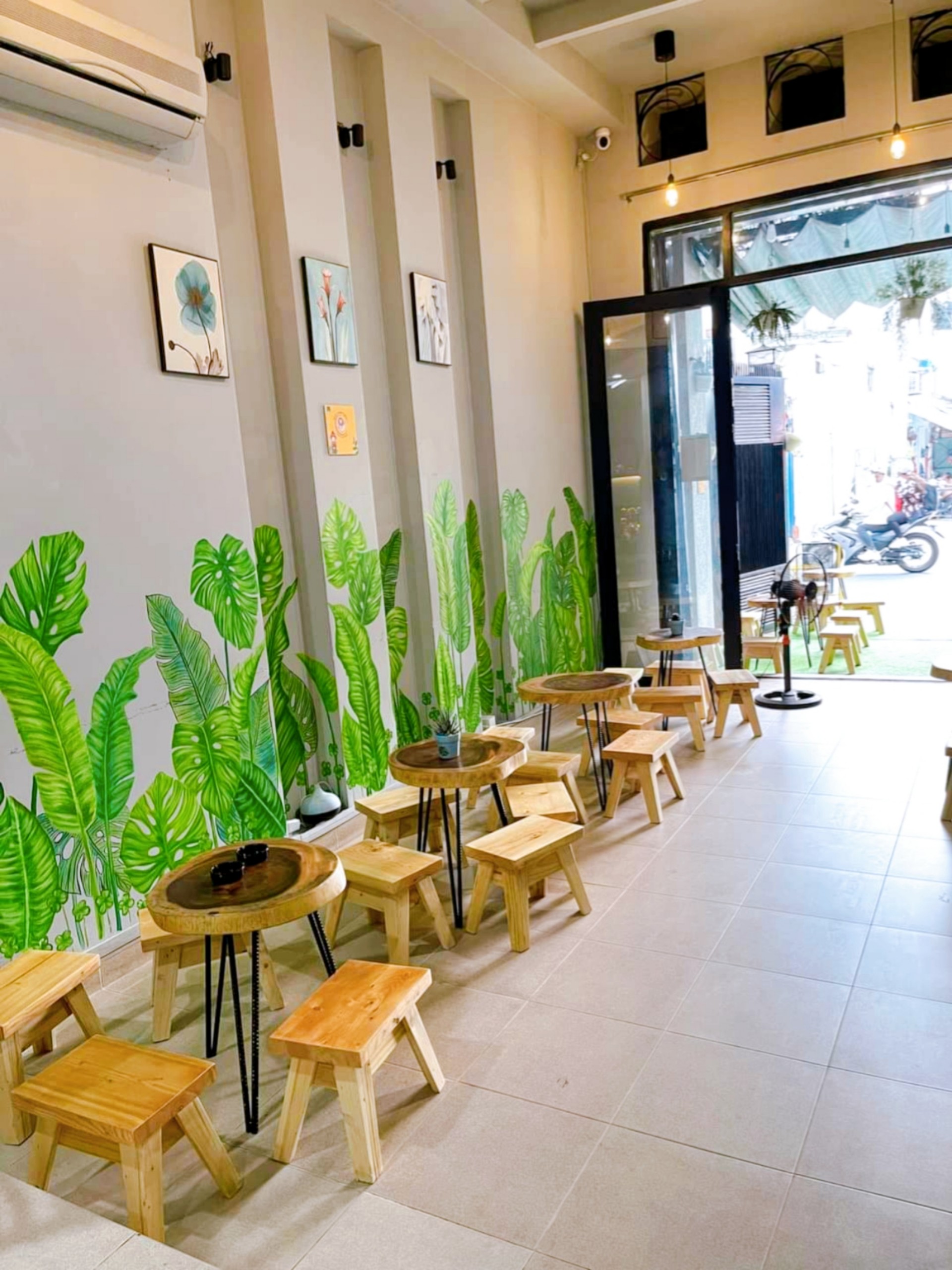 Sang quán cafe Mặt Tiền ĐườngThạch Thị Thanh Phường Tân Đinh Quận 1.